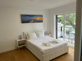 Oieras Beach Suite 2 - Large double room with En-suite bathroom and Balcony